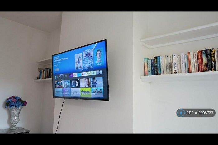 4 Bedroom Semi-Detached House To Rent In Egmont Street, London, SE14