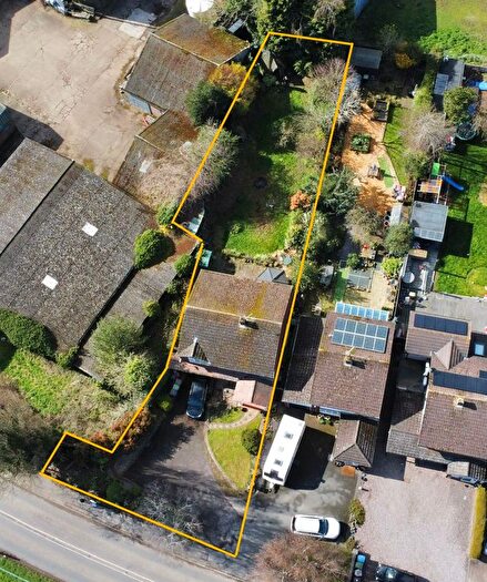 4 Bedroom Detached House For Sale In Nuneaton Road, Bulkington, CV12