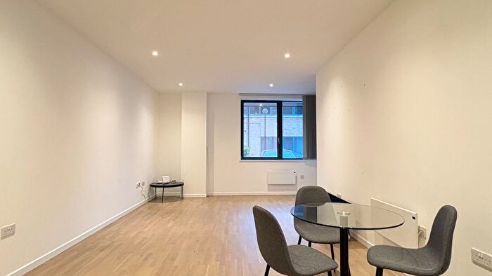 1 Bedroom Flat To Rent In Riverbank Way, Brentford, TW8
