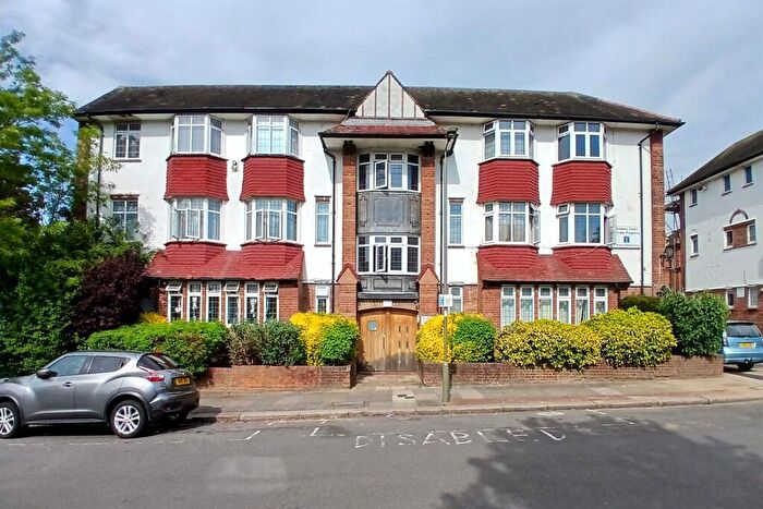 3 Bedroom Apartment For Sale In Golders Court, Woodstock Road, NW11
