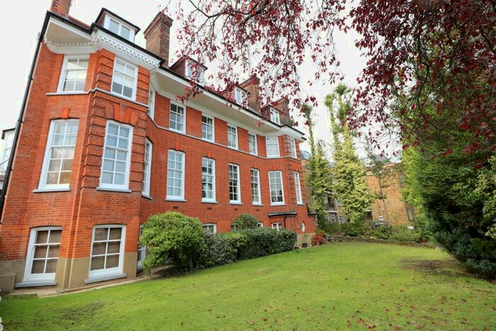 1 Bedroom Flat For Sale In Waverley Road, Enfield, EN2