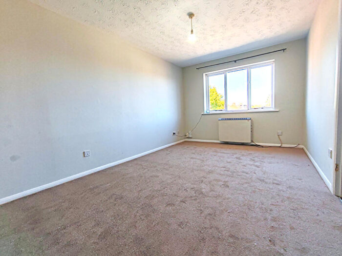 1 Bedroom Flat To Rent In Blacksmiths Close, Chadwell Heath, RM6