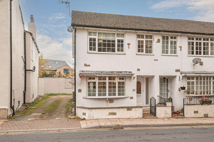 3 Bedroom End Of Terrace House For Sale In Main Street, Barwick In Elmet, Leeds, LS15