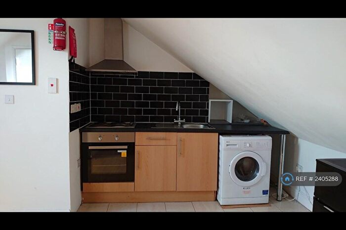Studio To Rent In High Road, Romford, RM6