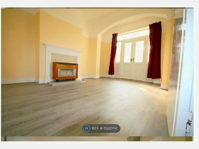 4 Bedroom Terraced House To Rent In Ridgeway Garden, London, IG4