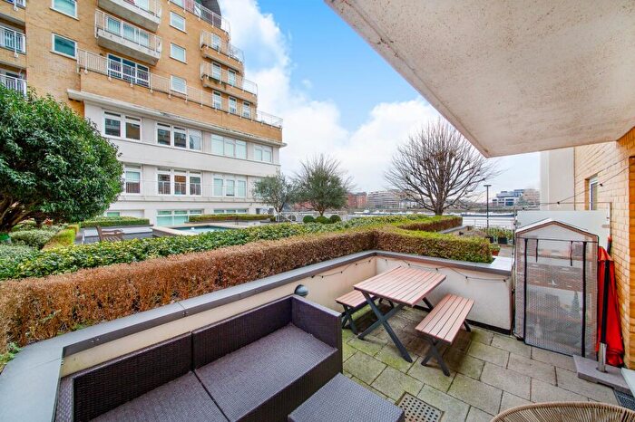 1 Bedroom Flat For Sale In Oyster Wharf, Lombard Road, SW11