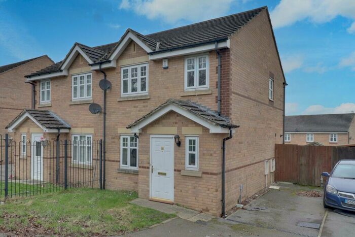 3 Bedroom Semi-Detached House To Rent In Crag View, Bradford, West Yorkshire, Uk, BD10