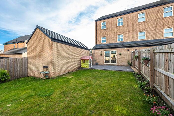 4 Bedroom Semi-Detached House For Sale In Haydock Avenue, Castleford, WF10