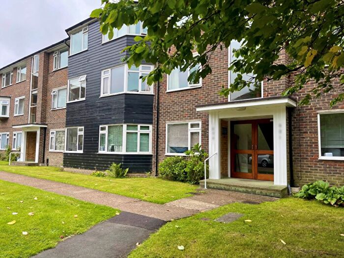 2 Bedroom Flat To Rent In Hurst Court, Horsham, RH12