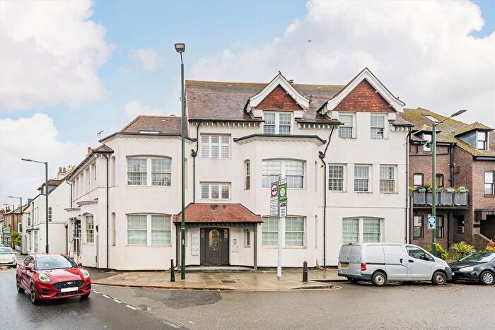 1 Bedroom Flat To Rent In High Street, Hampton, TW12