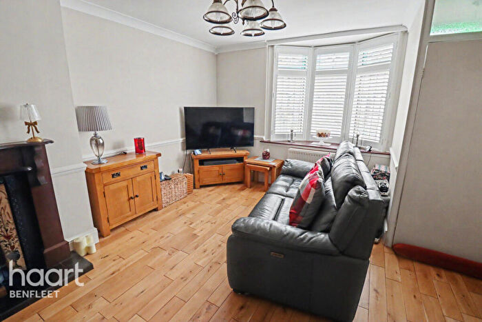 2 Bedroom Semi-Detached House For Sale In Central Avenue, Benfleet, SS7