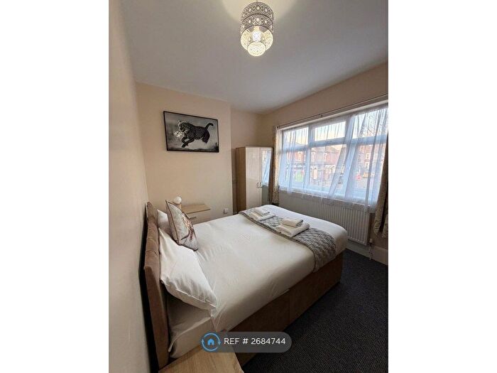 3 Bedroom Flat To Rent In Philip Lane, London, N15