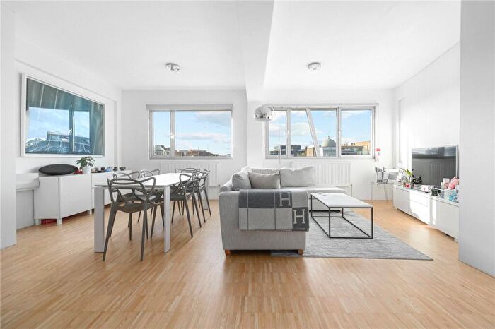 2 Bedroom Apartment For Sale In St John Street, EC1M