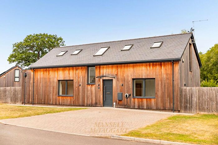 4 Bedroom Detached House For Sale In Maplewood Drive, Hare Lane, Lingfield, RH7