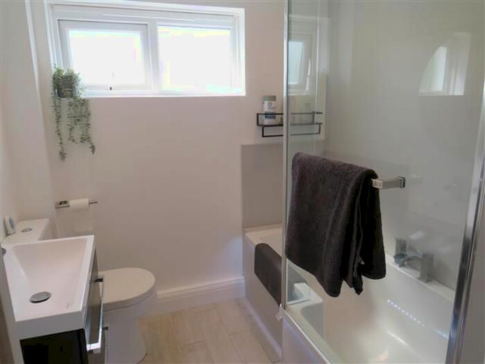 2 Bedroom Flat To Rent In Ivory Walk, Bewbush, Crawley, RH11
