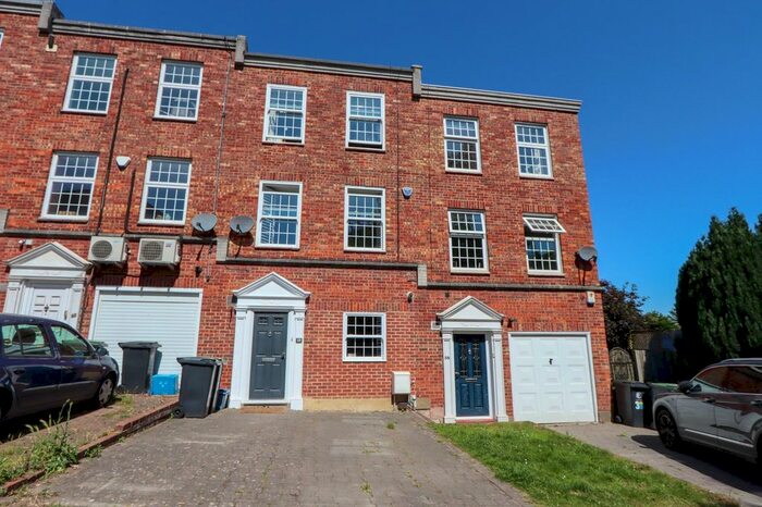 4 Bedroom Town House To Rent In Albany Court, Epping, CM16