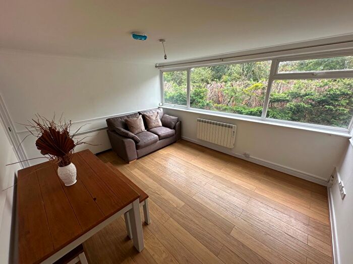 2 Bedroom Flat To Rent In Comrie Close, Coventry, CV2