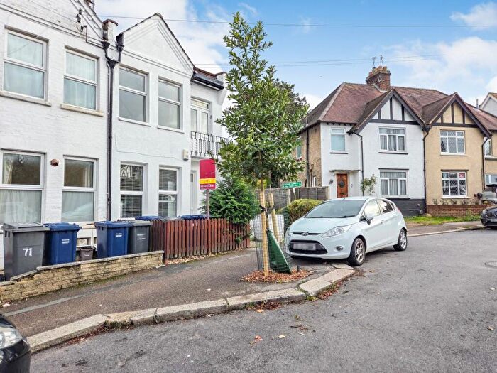 2 Bedroom Apartment For Sale In Welbeck Road, Barnet, Hertfordshire, EN4