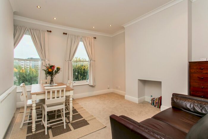 1 Bedroom Flat To Rent In Balham Grove, London, SW12