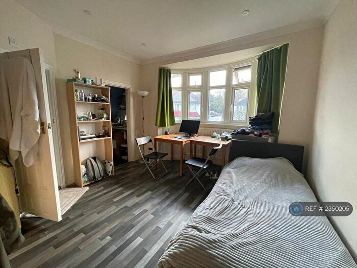 Studio To Rent In Manor Close, London, NW9