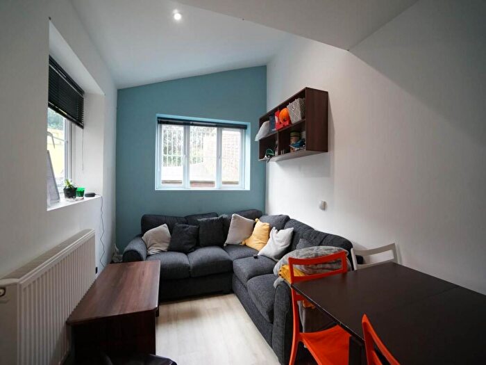 9 Bedroom House To Rent In College Road, Bangor, LL57