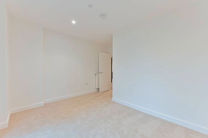 3 Bedroom Flat For Sale In Kidbrooke Village, Kidbrooke, SE3