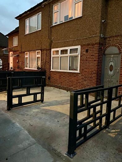 2 Bedroom Flat For Sale In Shelbourne Road, London, N17