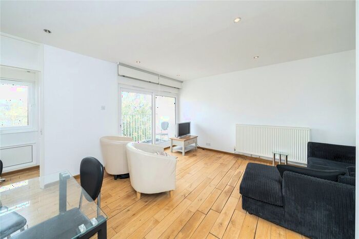 3 Bedroom Flat To Rent In Cedars Road, London, SW4