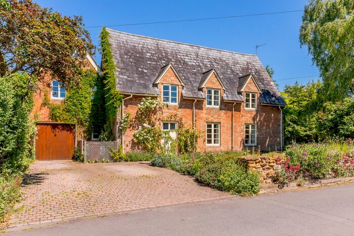4 Bedroom Semi-Detached House For Sale In Thame Road, Piddington, Oxfordshire OX25