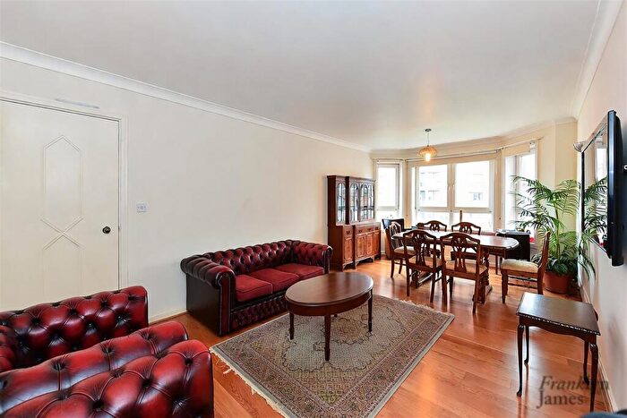 2 Bedroom Flat For Sale In Homer Drive, London, E14