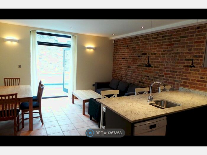 4 Bedroom Flat To Rent In Hammack Court, London, E3