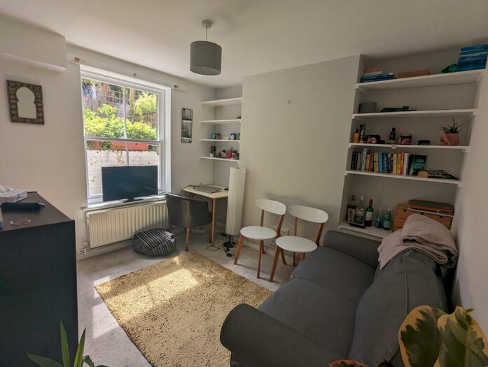 1 Bedroom Apartment To Rent In Hurst Street, Herne Hill, London, SE24