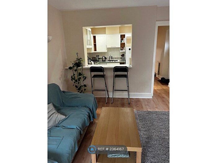 1 Bedroom Flat To Rent In Hendon Lane, London, N3