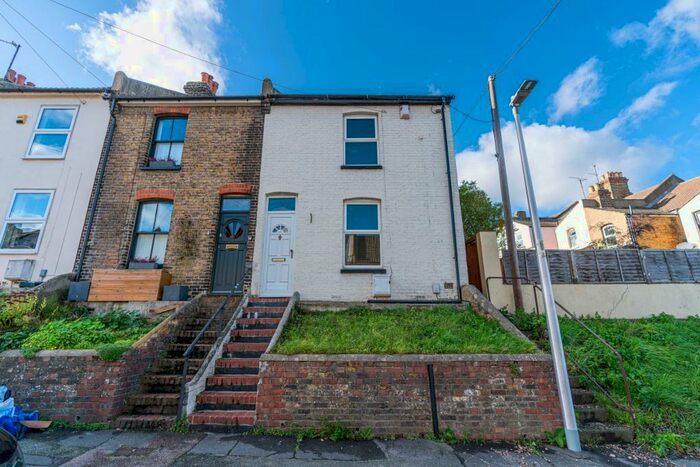 2 Bedroom Terraced House To Rent In Cavendish Road, Rochester, Kent, ME1