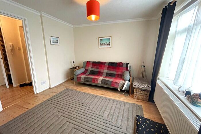 1 Bedroom Flat To Rent In Chertsey, Surrey, KT16