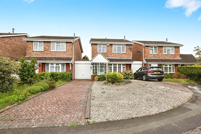 3 Bedroom Detached House For Sale In Macdonald Close, Tividale, Oldbury, B69