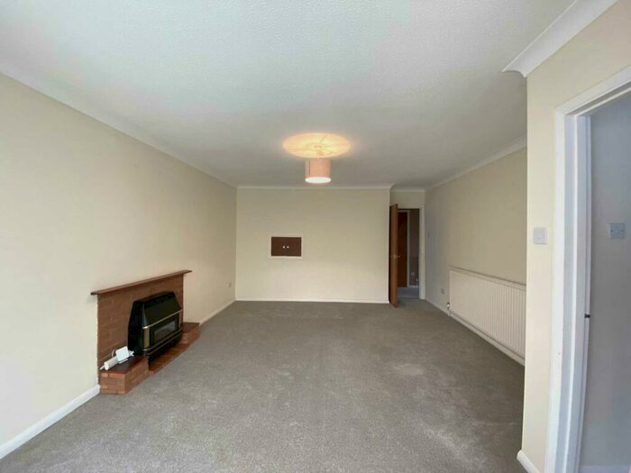 2 Bedroom Bungalow To Rent In Brownlow Avenue, Edlesborough, LU6