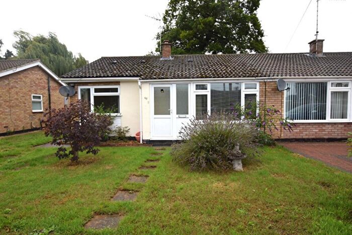 3 Bedroom Semi-Detached House To Rent In Castle Close, IP27