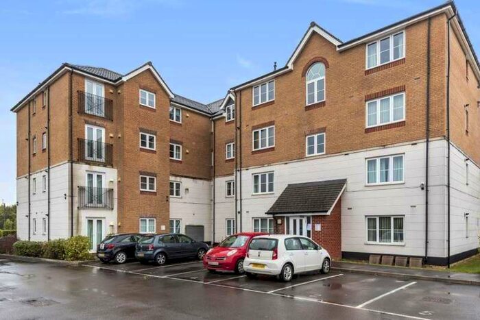 2 Bedroom Apartment To Rent In Kingsholm House, SN3, SN3