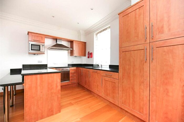 2 Bedroom Flat To Rent In Cambridge Square, London, W2