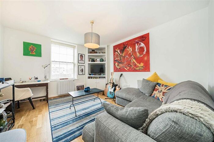 2 Bedroom Flat For Sale In Old Castle Street, London, E1
