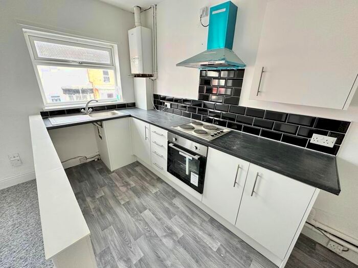 2 Bedroom Flat To Rent In Farebrother Street, Grimsby, DN32