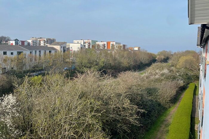 2 Bedroom Flat For Sale In Guillemot Road, Portishead, Bristol, BS20