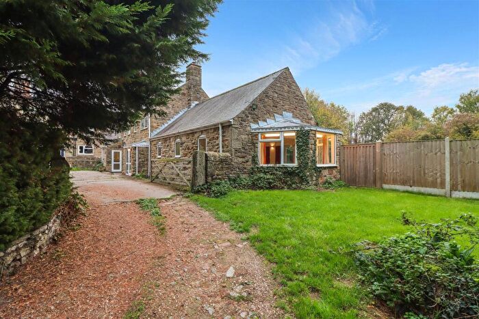 3 Bedroom House To Rent In Main Street, Heath, S44