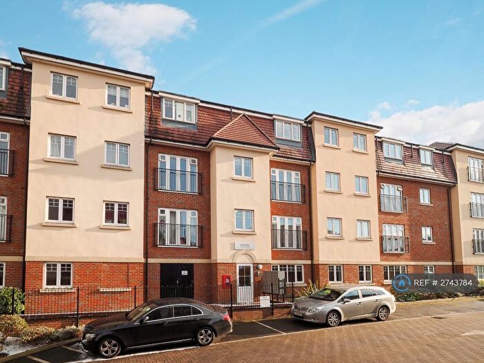 1 Bedroom Flat To Rent In Field House, Morden, SM4