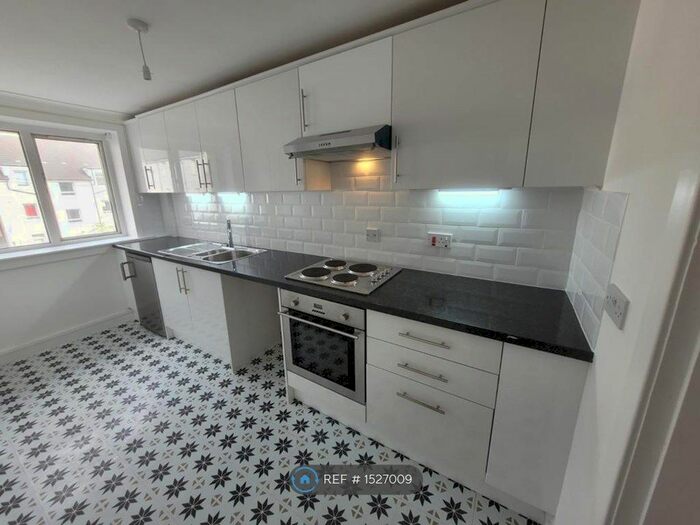 3 Bedroom Flat To Rent In Broomhill Street, Greenock, PA15