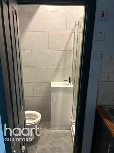 1 Bedroom Flat To Rent In Raymond Crescent, Guildford, GU2