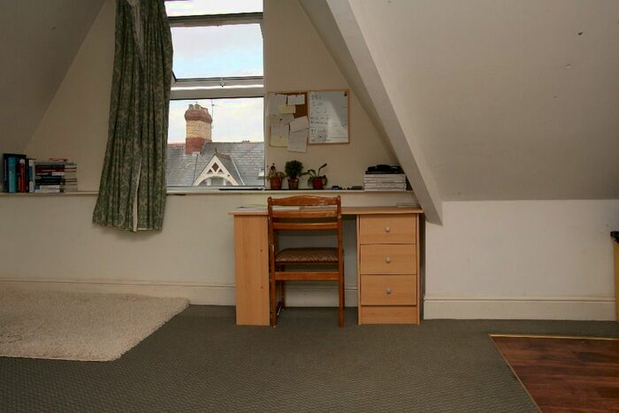 1 Bedroom Flat To Rent In Flat, , Penylan Road, Penylan, Cardiff, CF24