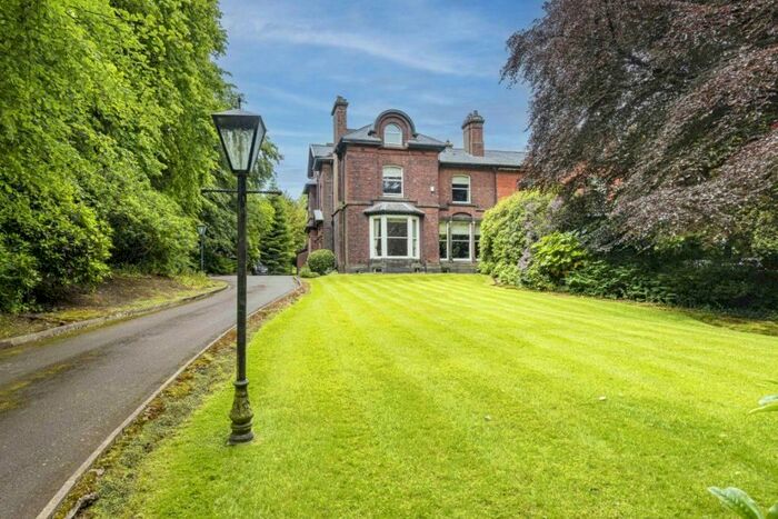 6 Bedroom Semi-Detached House To Rent In Chorley New Road, Heaton, BL1