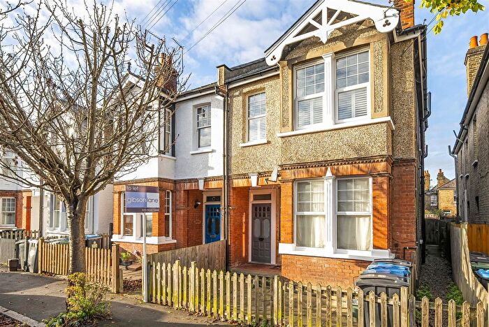 2 Bedroom Maisonette To Rent In Auckland Road, Kingston Upon Thames, KT1